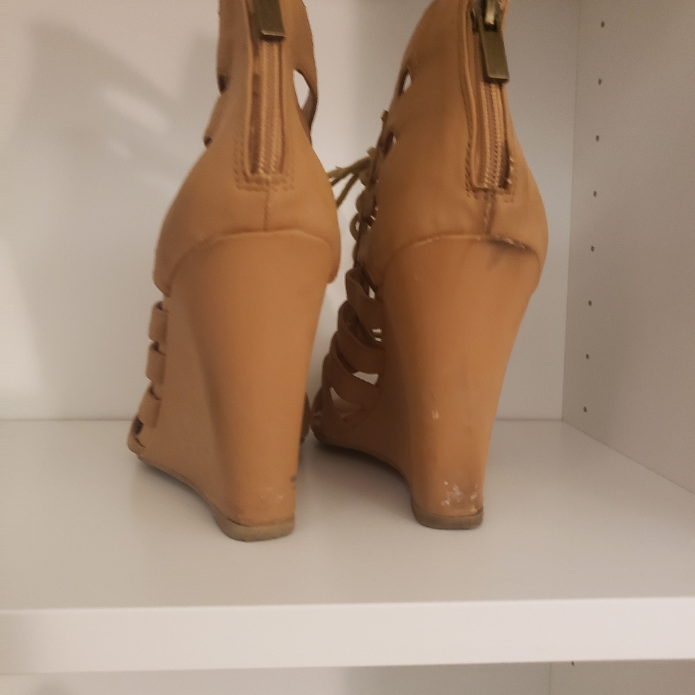 shoes - Picture 3 of 4